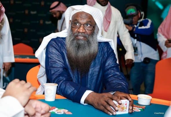 عادل الكلباني يسخر من نفسه watanserb.com