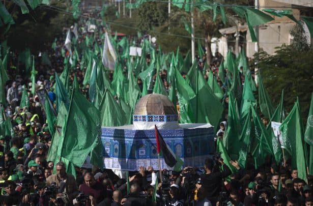 “مفاسد عظيمة” .. علماء مسلمون ينصحون حماس بمراجعة قرار استعادة العلاقة مع الأسد علماء مسلمون ينصحون حماس بمراجعة قرار استعادة العلاقة مع الأسد watanserb.com