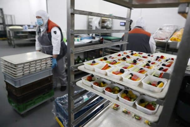 كيفية إعداد الطعام على متن الطائرة watanserb.com