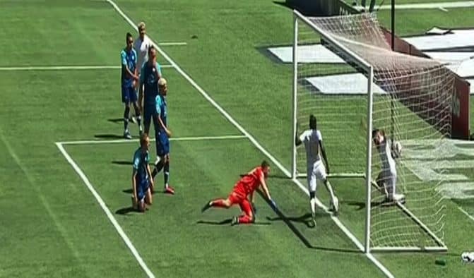 إهدار هدف محقق في الدوري الكندي بغرابة شديدة watanserb.com