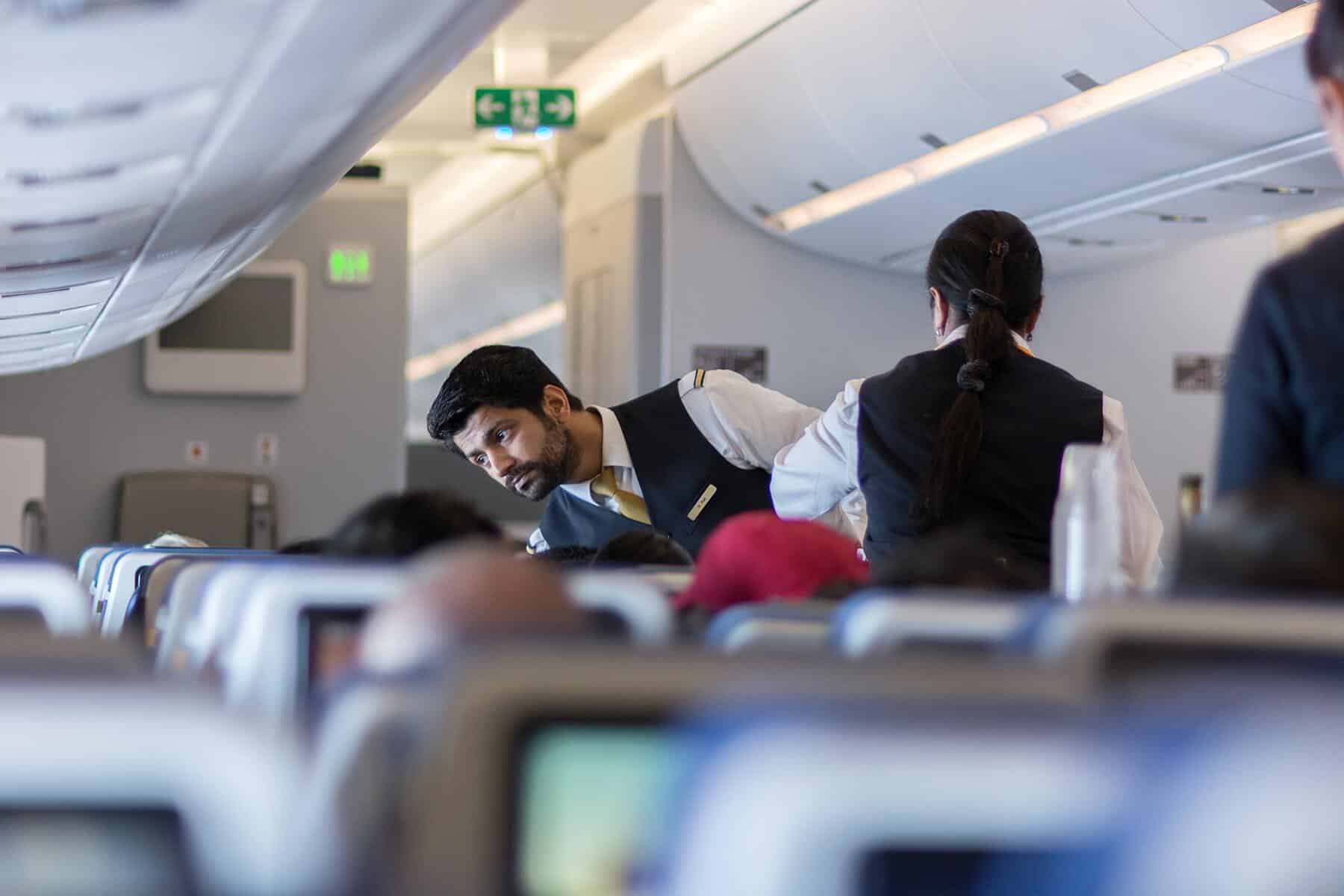 مضيفو طيران