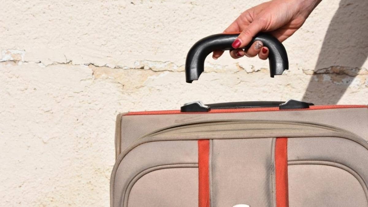 من المفاجئ أنه ليس كل الحوادث التي تنكسر فيها حقائب السفر داخل الطائرة يمكن أن يُعَوض صاحبها بمبلغ مادي.