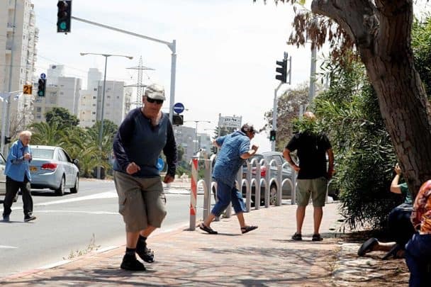 هروب المستوطنين إلى الملاجئ watanserb.com