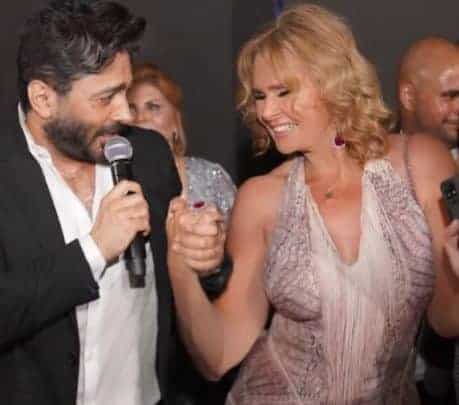 يسرا تثير الجدل بوصلة رقص بفستان جريء دون حمالات! (فيديو) watanserb.com