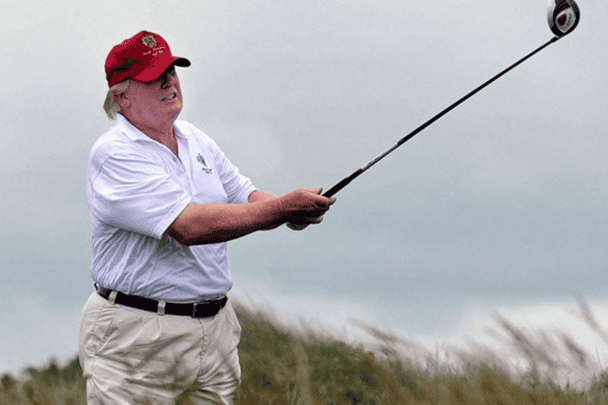 ترامب يدعو لاعبي الجولف لأخذ أكبر قدر من أموال السعودية قبل فوات الأوان ترامب و لاعبي الجولف watanserb.com