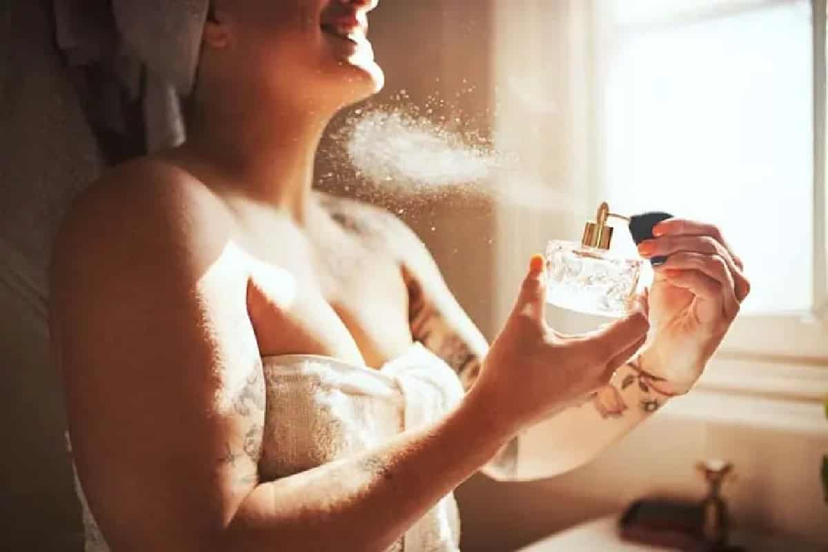 يمكن لبعض الزهور مثل زهر البرتقال أو الياسمين أن يتغير لونها بمرور الوقت،