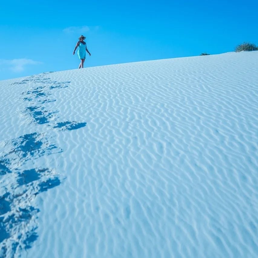 ليلى علوي تستعرض رشاقتها
