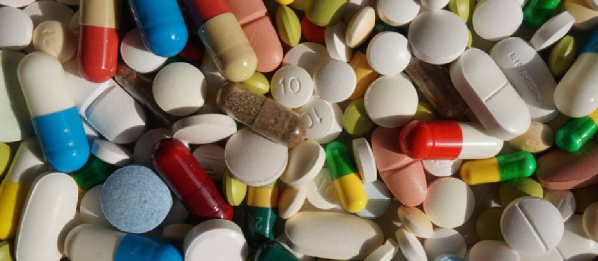 إذا تم استخدام أي من هذه الأدوية خلال فصل الصيف، فإن الصيادلة يحثون على اتباع التوصيات، مثل شرب لترين من الماء والسوائل الأخرى