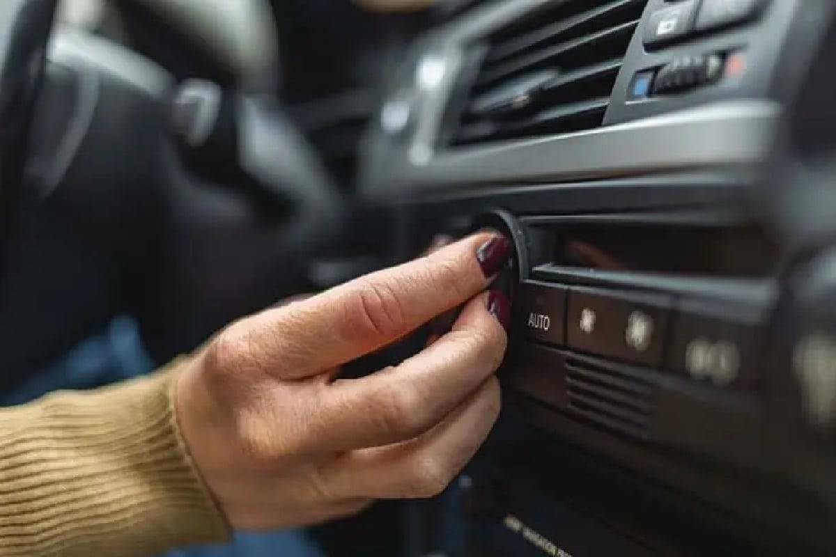 الاستماع إلى الموسيقى