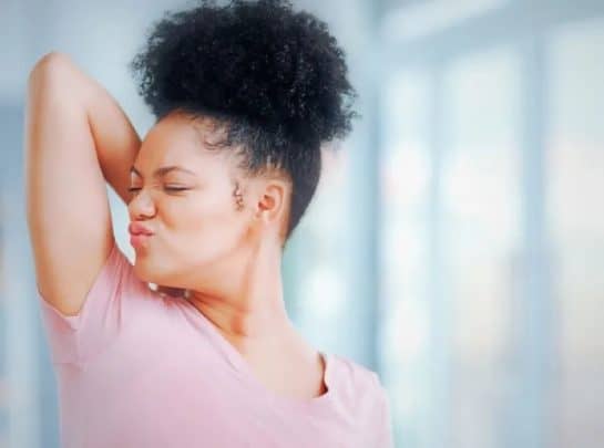 كيف تتخلص من رائحة العرق؟ 3 علاجات طبيعية لتجنب هذا الانزعاج التخلص من العرق تحت الإبطين watanserb.com