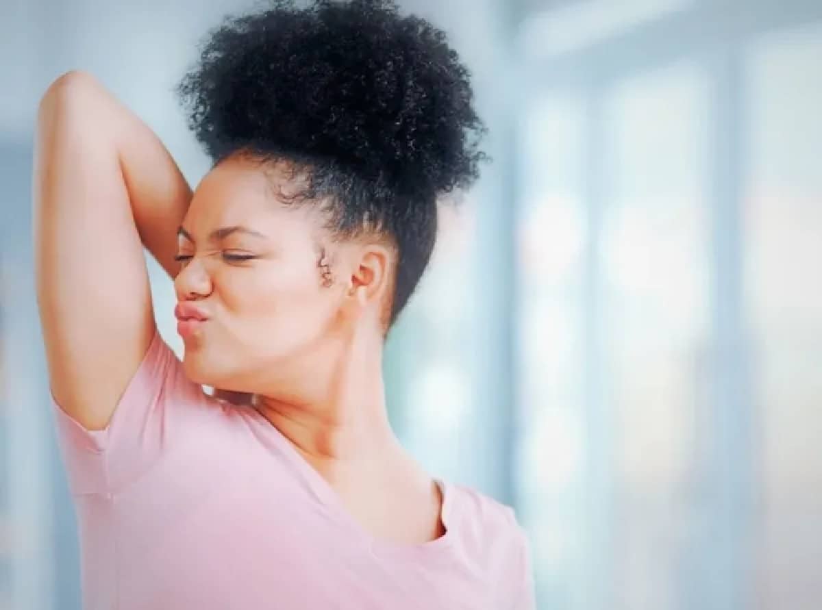 قد نشتم هذه الروائح الملتصقة في ملابسنا بعد لحظات قليلة من ارتداءها