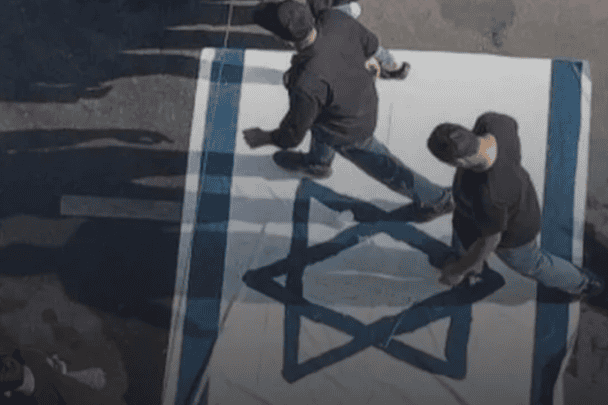 شبان داسوا علم الاحتلال في البحرين watanserb.com