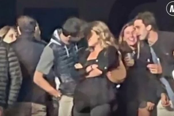 بيكيه يحتضن عشيقته الجديدة watanserb.com