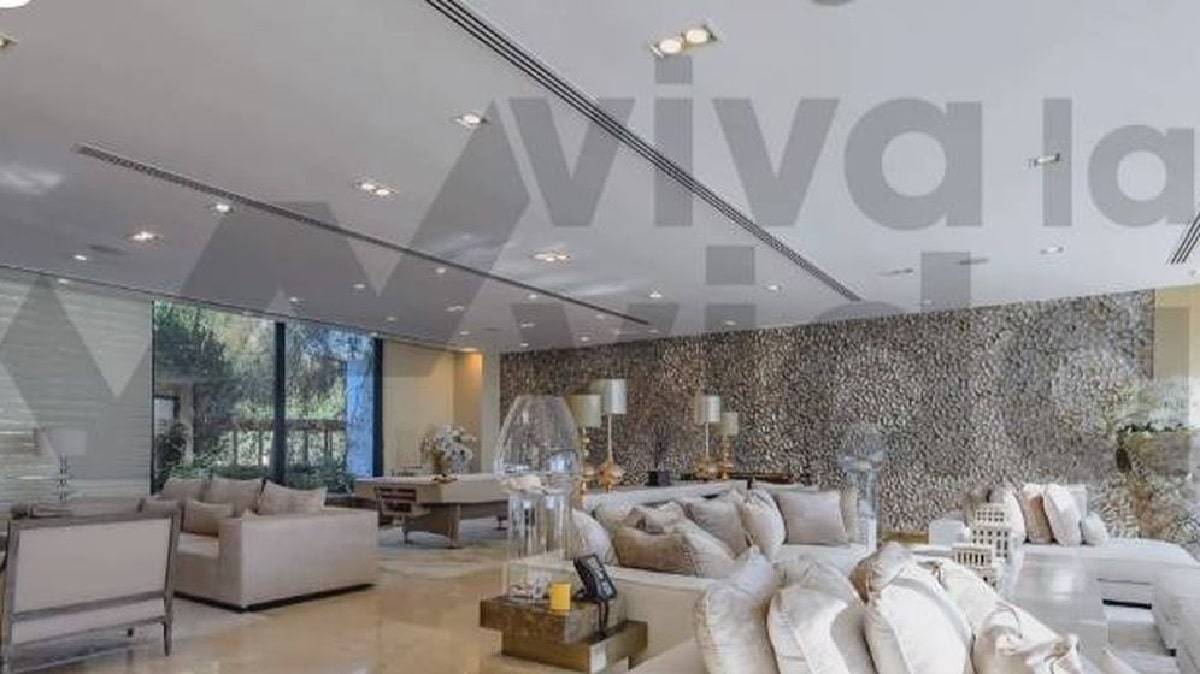 غرفة معيشة واسعة للغاية