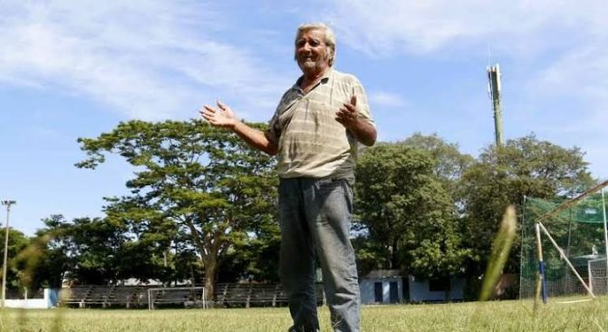 قصة أغرب من الخيال..تعرف على حكاية اللاعب الذي أسقط طائرة بتسديدة watanserb.com