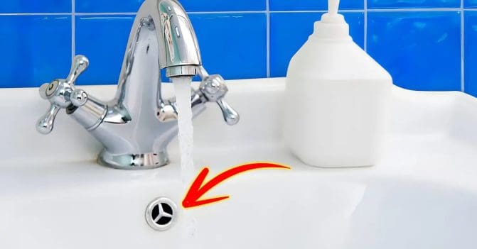 للفتحة في حوض الحمام دور اساسي watanserb.com