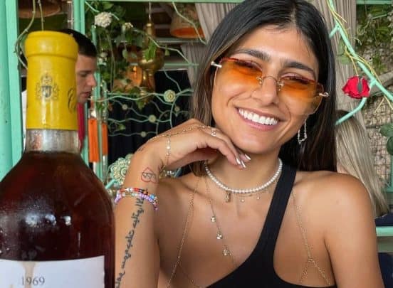 ميا خليفة غاضبة من سؤال حساس بعد تقديمها مبلغاً ضخماً للصليب الأحمر اللبناني! (شاهد) watanserb.com