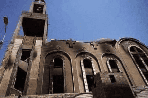 مصر: لحظات فزع فريق الكورال والحاضرين بعد اندلاع حريق بإحدى الكنائس حريق في كنيسة مريم المصرية watanserb.com