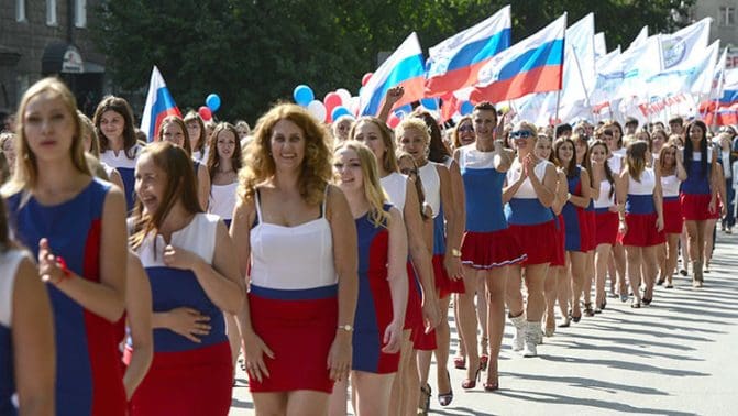 احتفال العلم الروسي watanserb.com