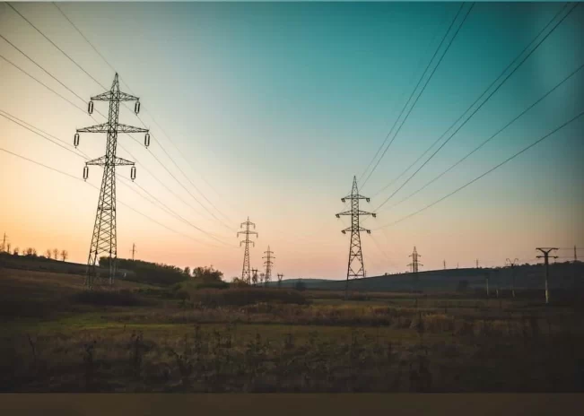 انقطاع الكهرباء في سلطنة عُمان يلقي بظلاله على الحياة اليومية ويثير جدلًا واسعًا على التواصل الاجتماعي انقطاع الكهرباء watanserb.com