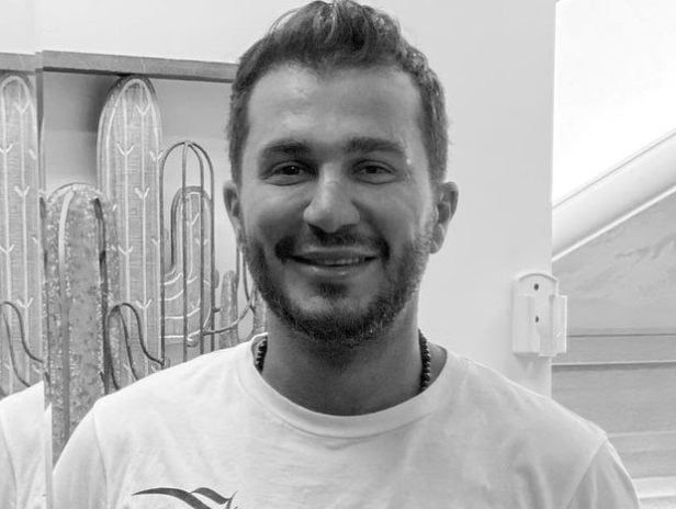 ماذا فعل نجل جورج الراسي حين سمع أغنية والده "إنت الحب"! (فيديو) watanserb.com