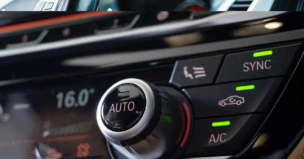 زر إعادة تدوير هواء السيارة.