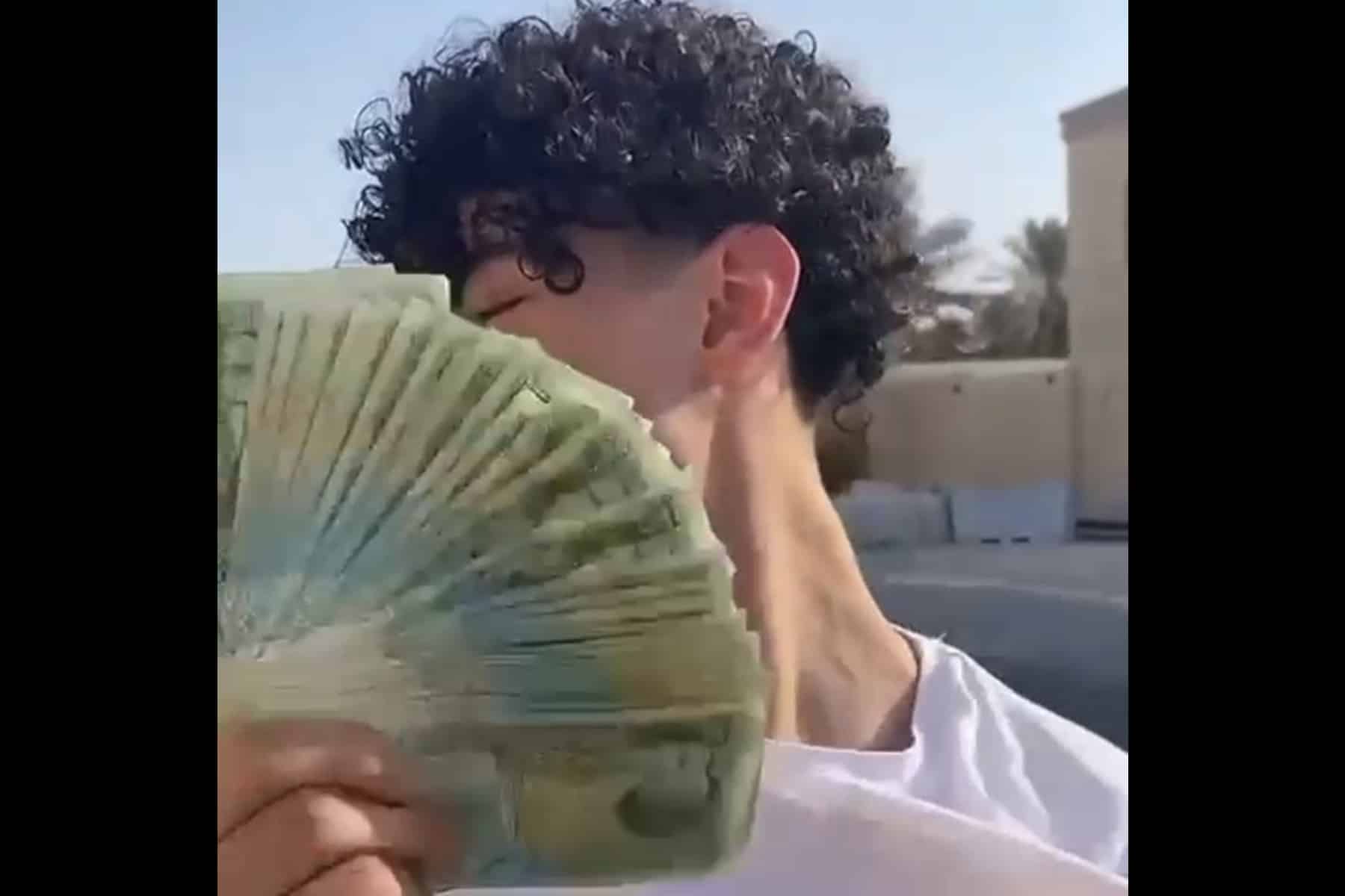 شاب قطري يستفز مواطنيه واستنفر السلطات بفعل خارج وثقه بالفيديو شاب قطري watanserb.com