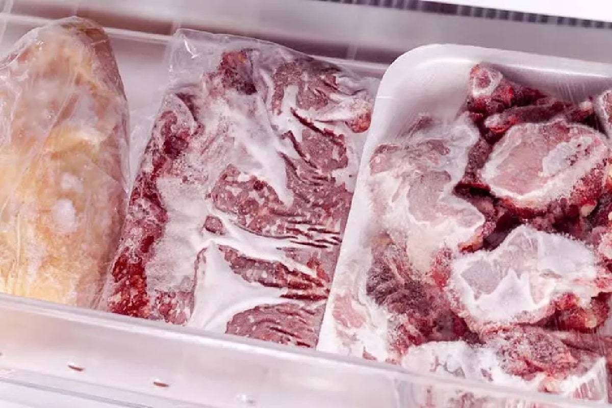 عملية تذويب اللحم بعد تجميده تتطلب بعض الحذر حتى لا يفقد اللحم فوائده