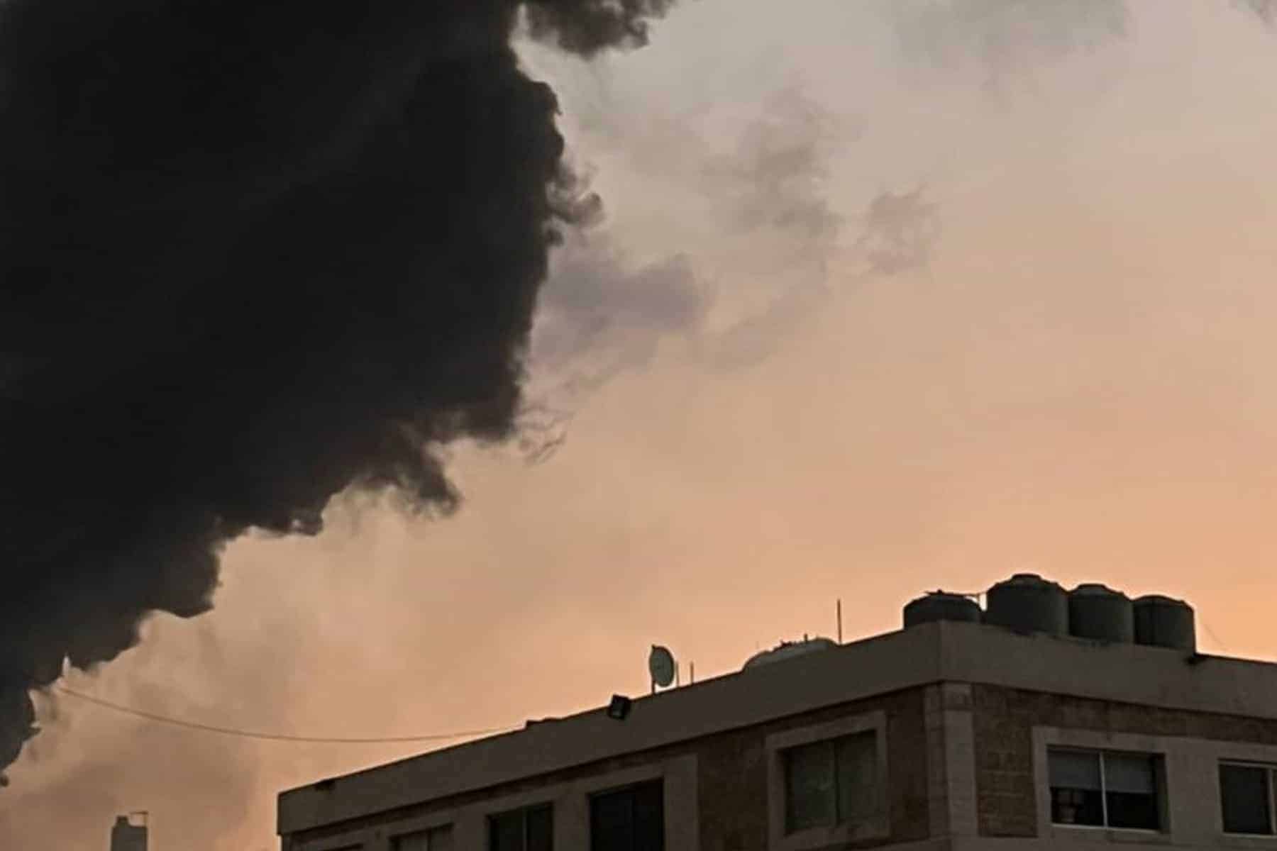 ذعر في لبنان.. “غيمة سوداء” ومواد غريبة تتساقط من السماء غيمة سوداء في لبنان watanserb.com