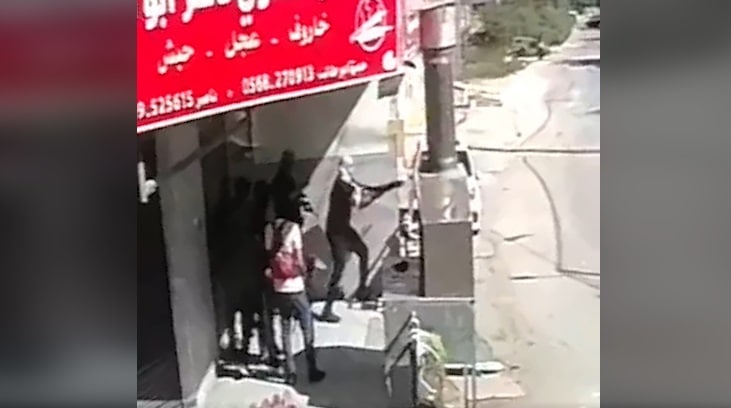 برصاصة في رأسه .. لحظة قنص المقاوم أحمد علاونة واستشهاده خلال اشتباكات جنين استشهاد أحمد علاونة watanserb.com