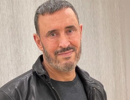 لماذا ارتدى كاظم الساهر "الجلابية" وتخفى وسط الناس؟ (فيديو( watanserb.com