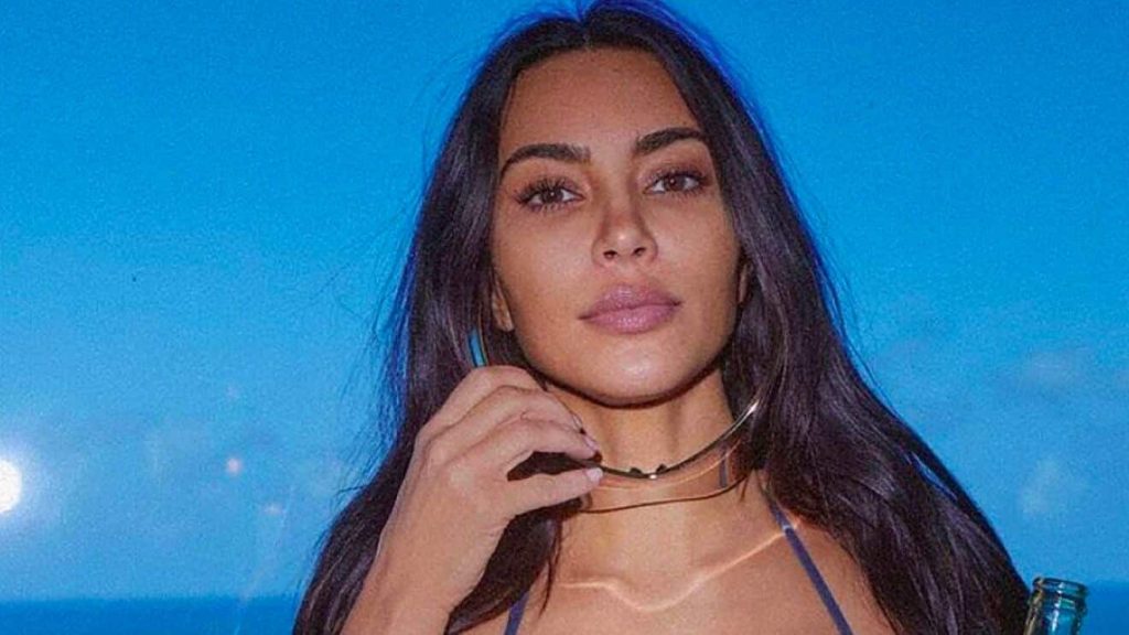 طرق فعالة لتقليص محيط الخصر والحصول على إطلالة تشبه كيم كارداشيان كيم كارداشيان watanserb.com