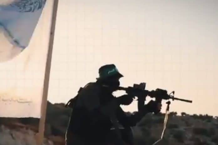 مقاتلو القسام يظهرون في جنين وسط حالة من القلق في صفوف الاحتلال الإسرائيلي مقاتلي القسام في جنين watanserb.com