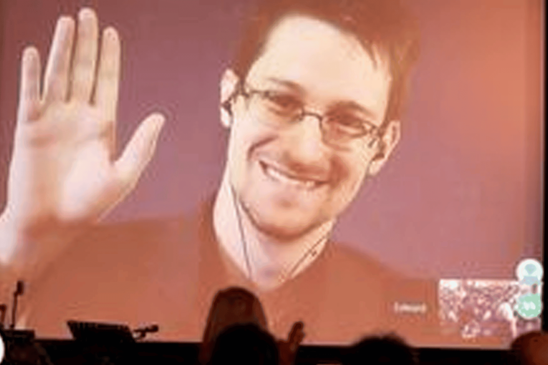 إدوارد سنودن يحصل على الجنسية الروسية بأمر بوتين.. كيف سترد أمريكا؟ إدوارد سنودن والجنسية الروسية watanserb.com