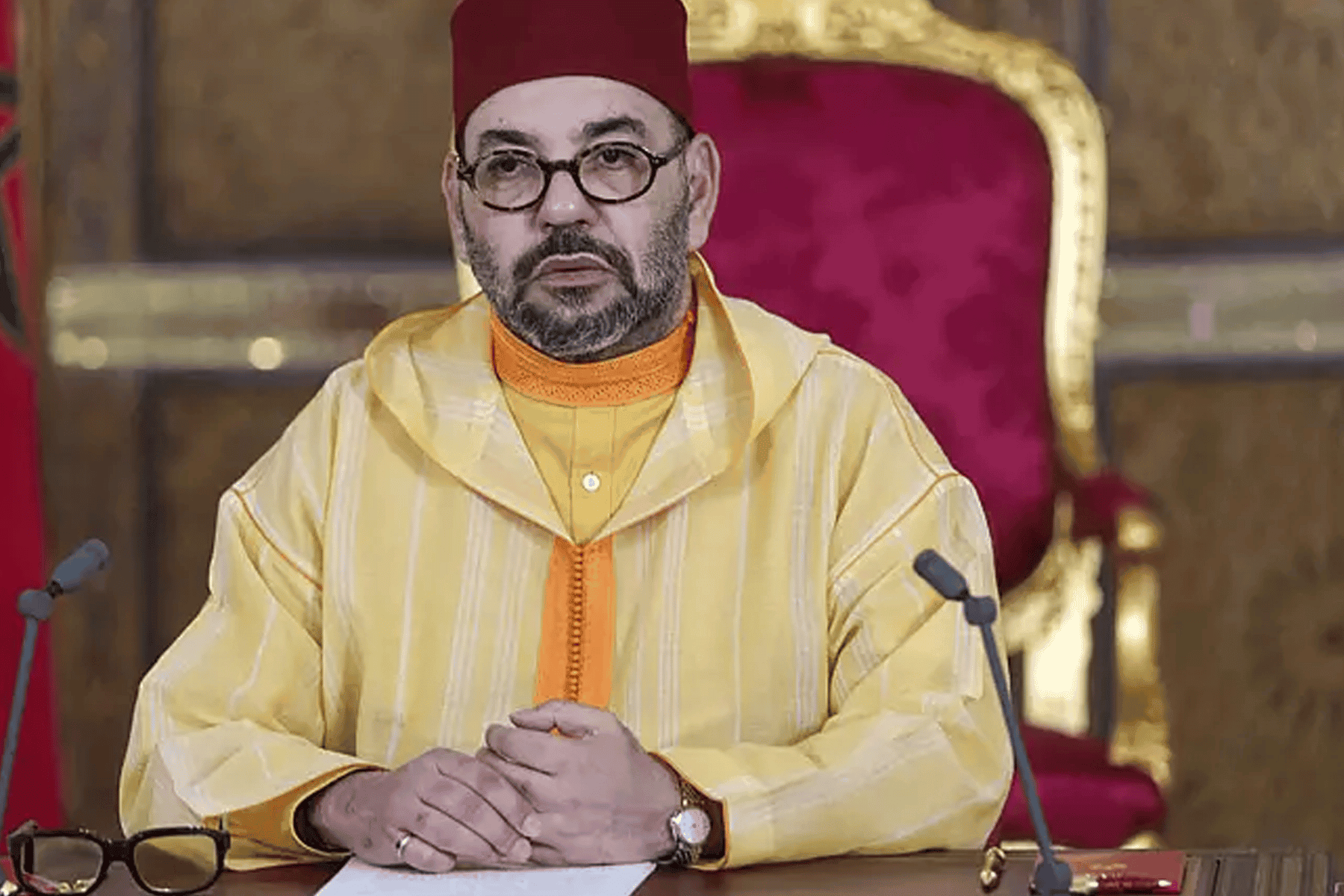 وزير مغربي يدعو لتنحي محمد السادس عن العرش (شاهد) محمد السادس والوزير المغربي watanserb.com