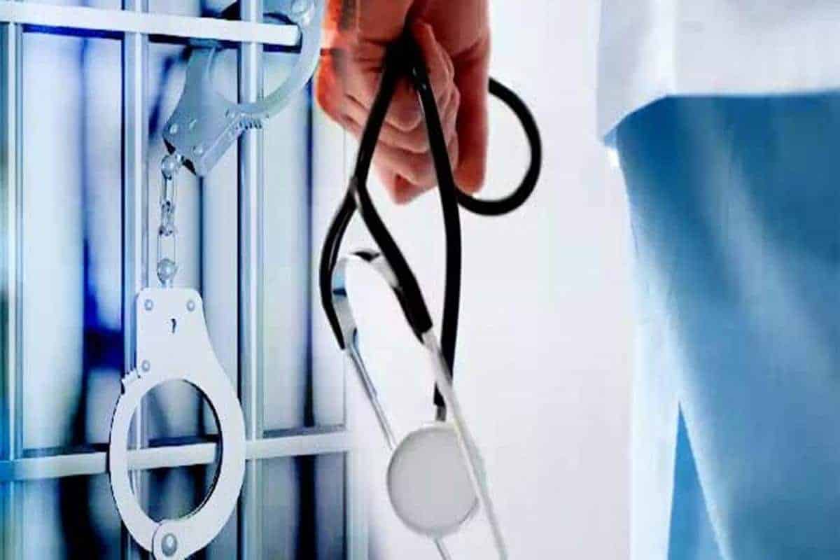 في مستشفى البشير الحكومي بالأردن.. مريض نفسي يتنكر بزي طبيب ويُرعب المرضى بما أخبرهم إياه! في مستشفى البشير الحكومي بالأردن.. مريض نفسي يتنكر بزي طبيب ويُرعب المرضى بما أخبرهم إياه! watanserb.com