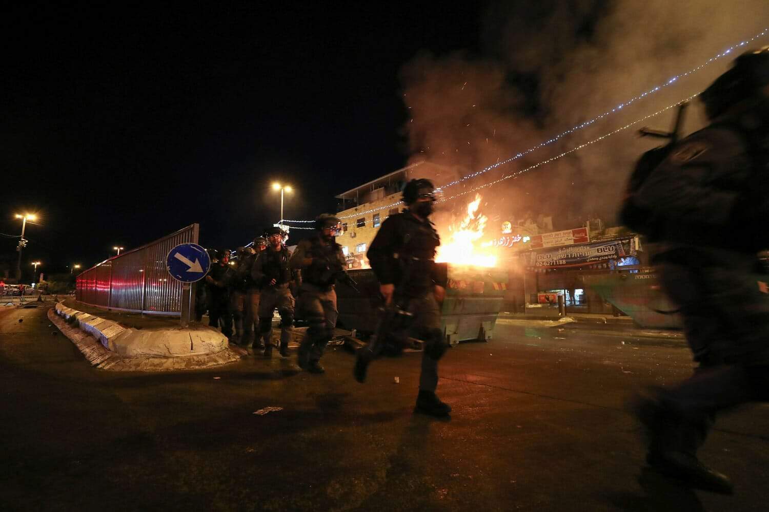 ليلة ساخنة في القدس والضفة.. اشتباكات عنيفة وجيش الاحتلال يفقد السيطرة أحداث الضفة الغربية watanserb.com