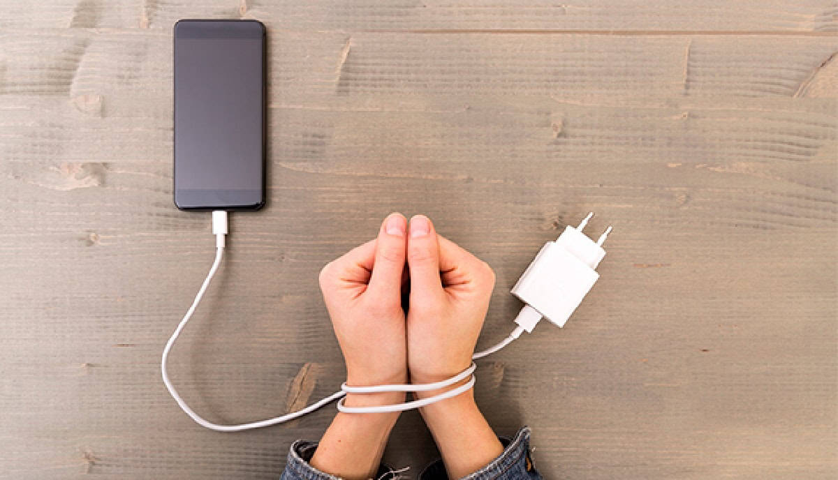 عدم استعمال الهاتف لمدة ساعتين يوميًا ربما يقلل خطر الإصابة بمشكلات الصحة العقلية watanserb.com