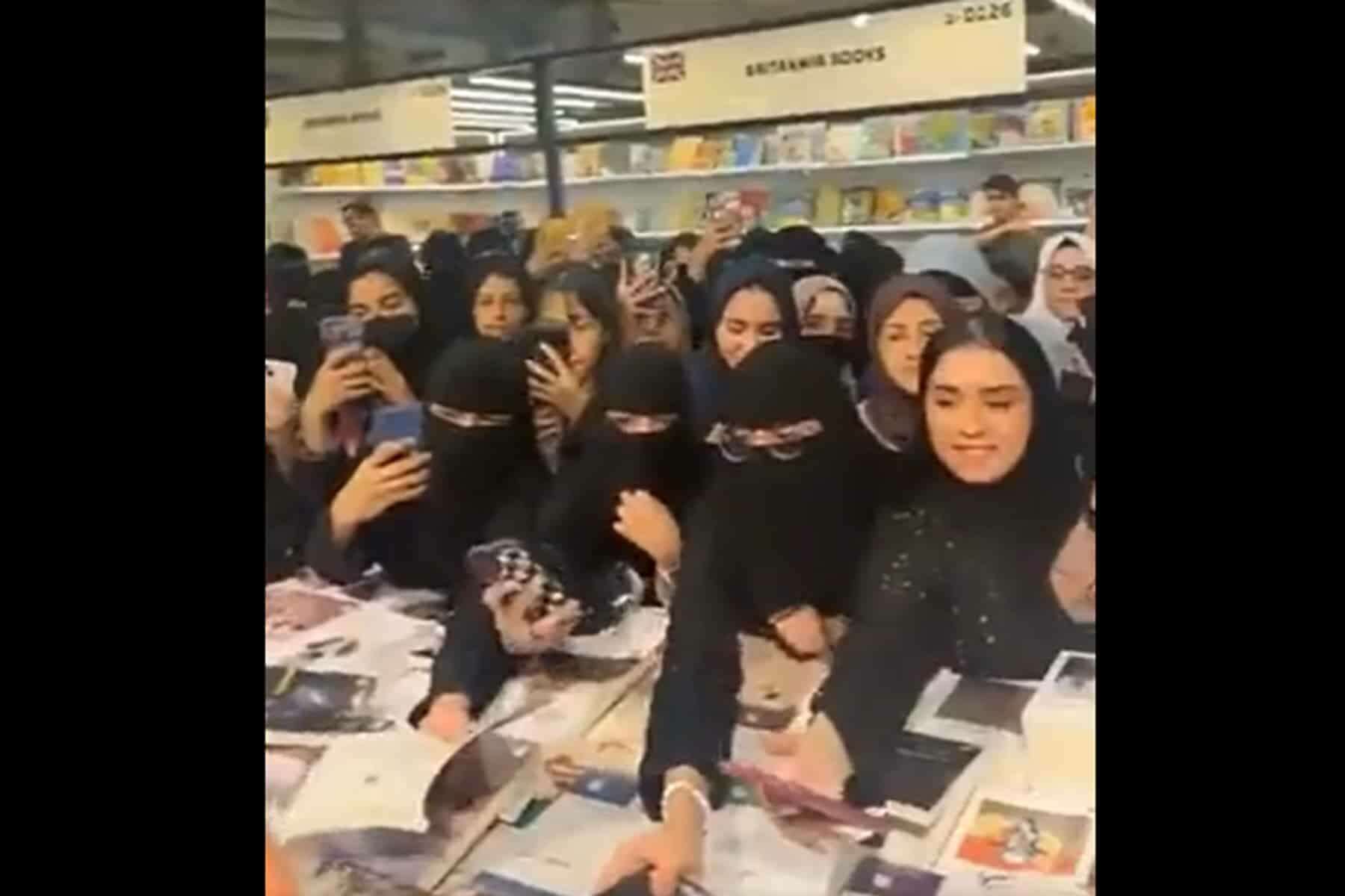 السعوديات يتزاحمن على الكويتي كويلي وهكذا كان رد فعله (فيديو) السعوديات يتزاحمن على الكويتي watanserb.com