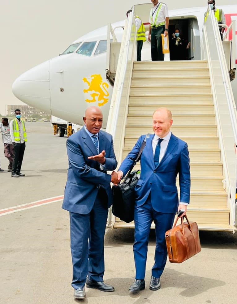 السفير الأمريكي في السودان جون غودفري