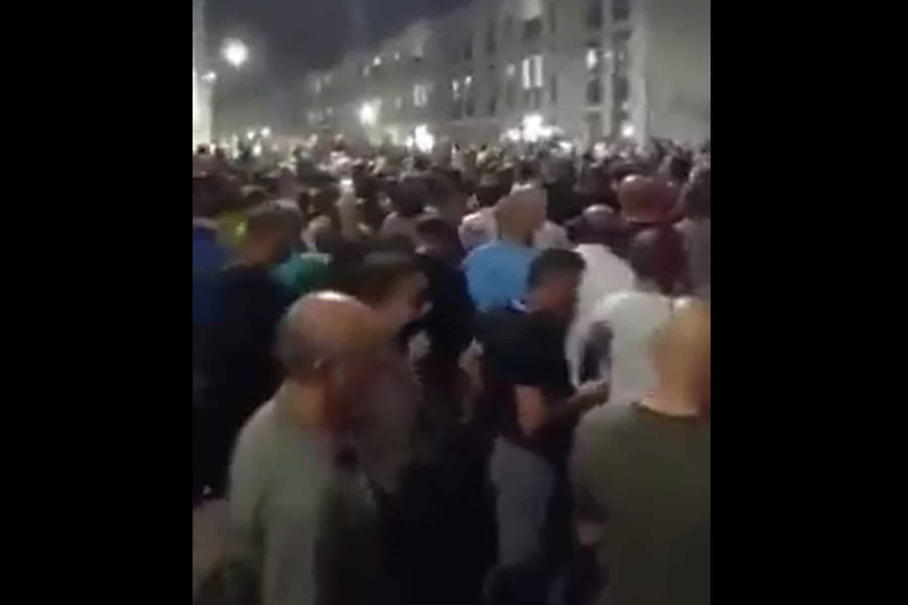 مظاهرة احتجاجية كبيرة للمتقاعدين العسكريين الأردنيين في قطر.. ما القصة؟!(شاهد) المتقاعدين العسكريين الأردنيين في قطر watanserb.com