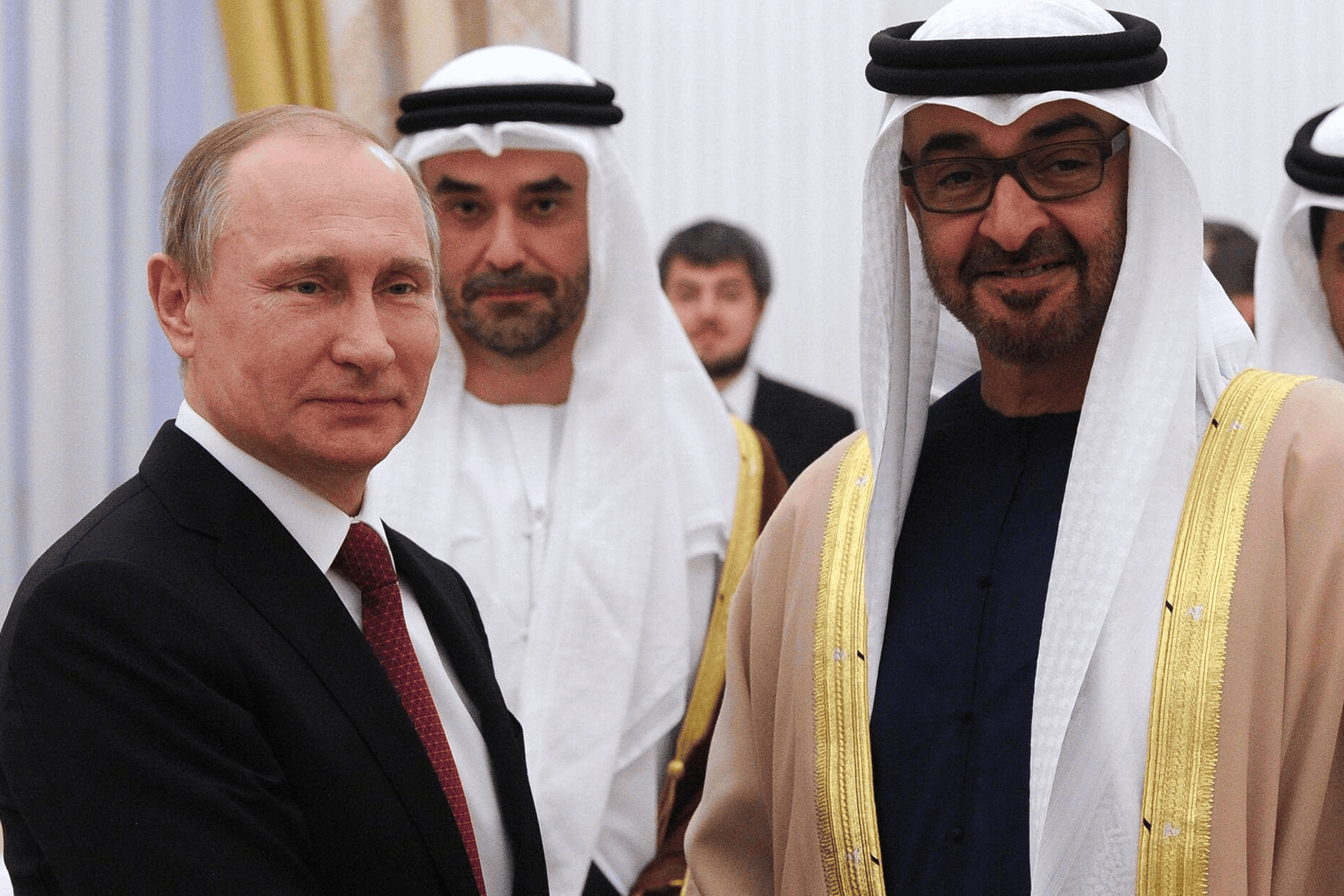 بوتين يشكر محمد بن زايد بالعربية ولقاء أثار حفيظة الإماراتيين (فيديو) محمد بن زايد وبوتين watanserb.com