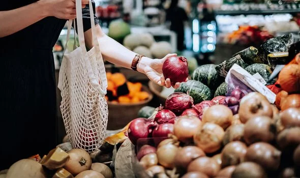 حتى لايفسد..طريقة رائعة لحفظ البصل لأطول فترة ممكنة حتى لايفسد..طريقة رائعة لحفظ البصل لأطول فترة ممكنة watanserb.com