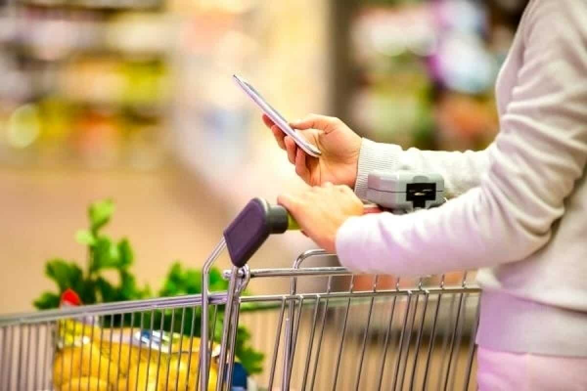 حدد قائمة احتياجاتك الضرورية ولا تشتري من السوبر ماركت إلا ما قد دوّنته في القائمة