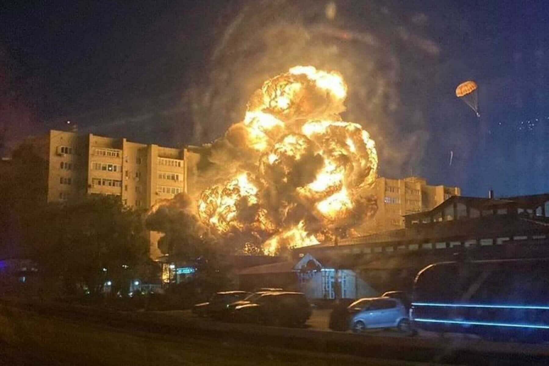 فيديو مروع لطائرة تصطدم ببرج سكني روسي وسقوط قتلى وجرحى watanserb.com