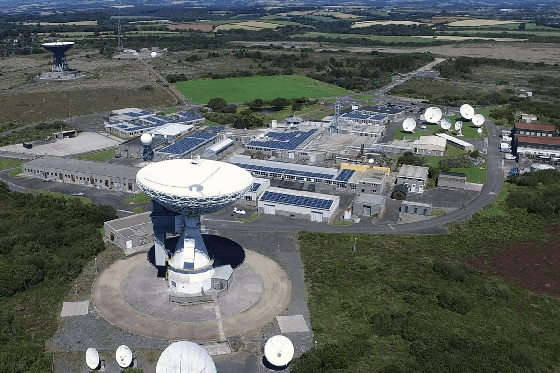 “أمان”.. صور خاصة لأول قمر صناعي عُماني قبل بدء مهمته في الفضاء قمر صناعي عُماني watanserb.com