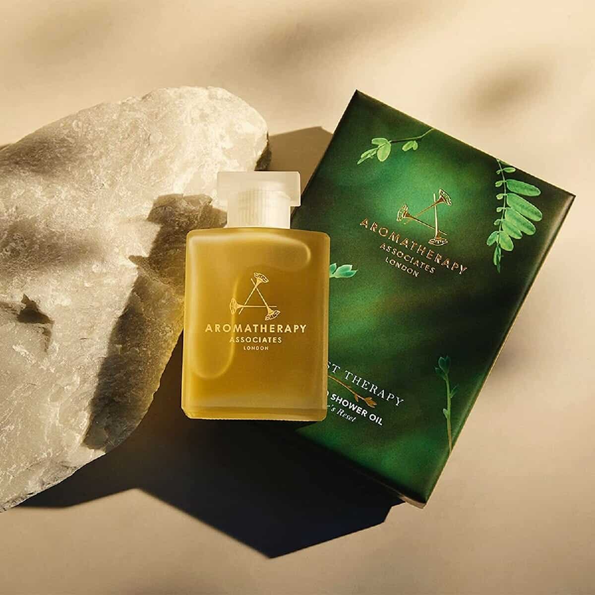 ماركة Aromatherapy Associates.