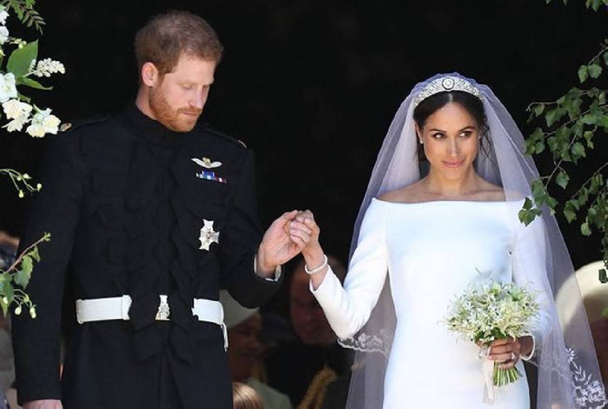 إليكم سبب نفور الملكة إليزابيث الثانية من فستان زفاف ميغان ماركل فستان زفاف ميغان ماركل watanserb.com