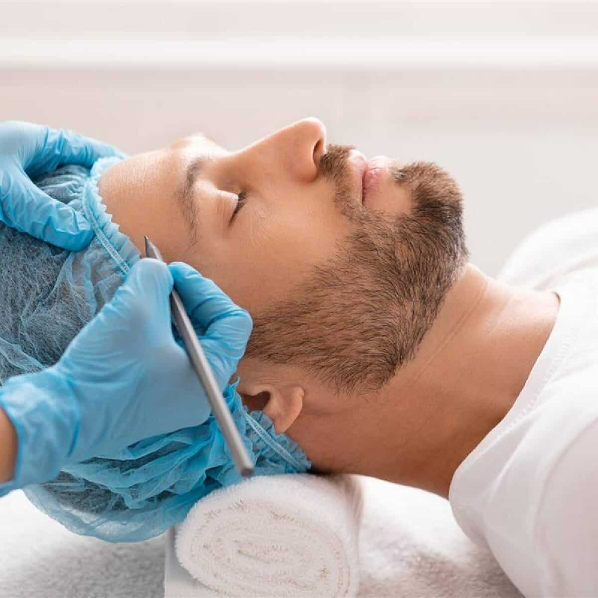 يخضع الرجال للعمليات التجميلية مثل النساء