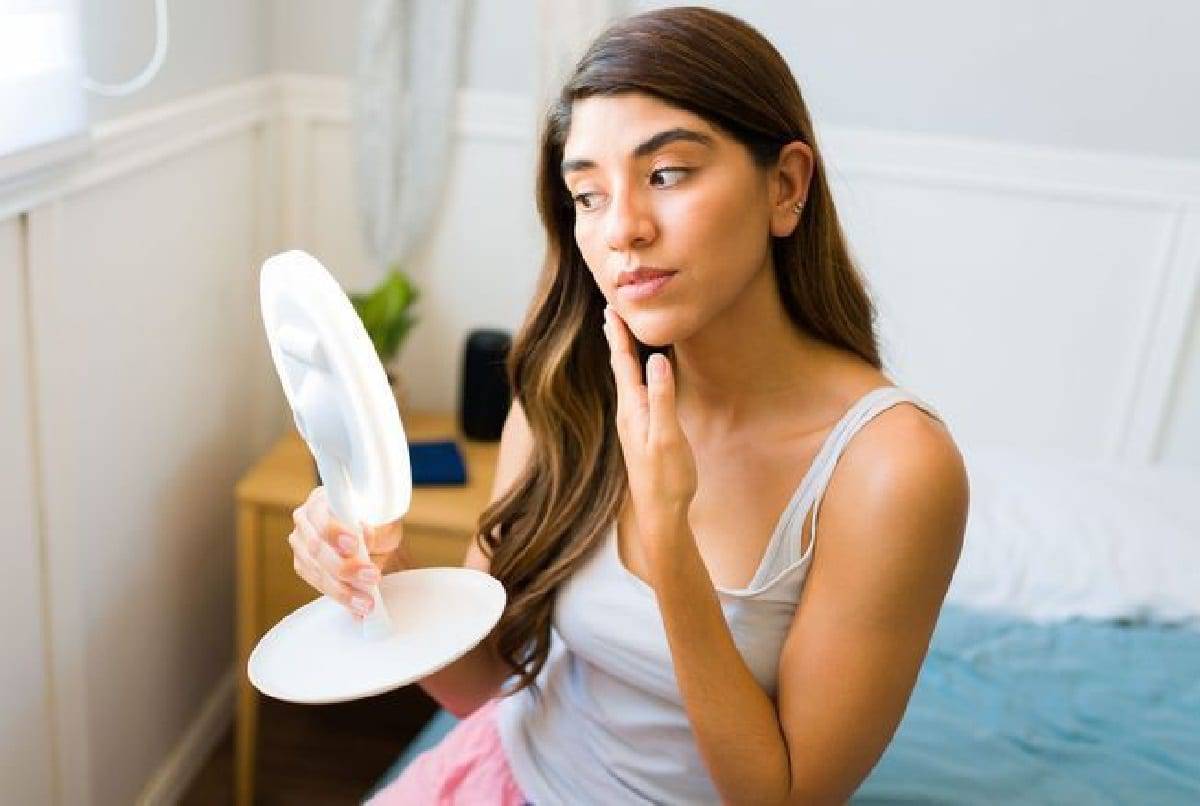 يمكنك إزالة البثور البيضاء في المنزل